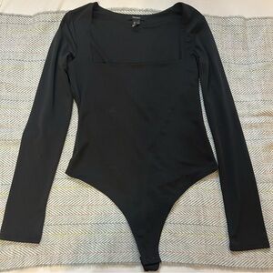 4 Women's Longsleeve Shirt / Turtle Neck Bundle - Black, White, Tan Size M/L